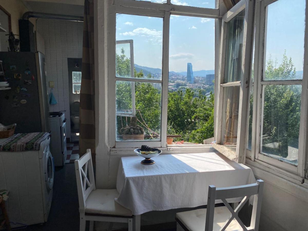 Дом Тины Apartamento Tbilisi Exterior foto