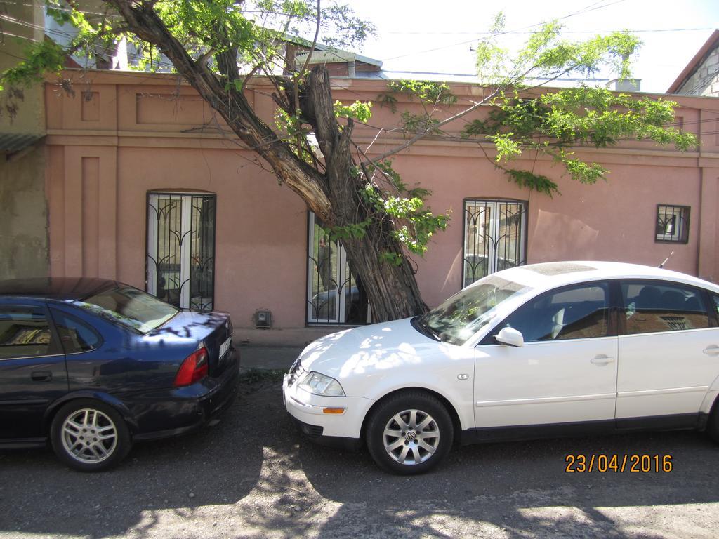 Дом Тины Apartamento Tbilisi Exterior foto
